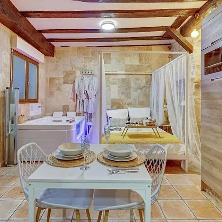 Apartman L'evasion I Bed&spa I Jacuzzi I Cozy I Hypercentre I Rent Immo *