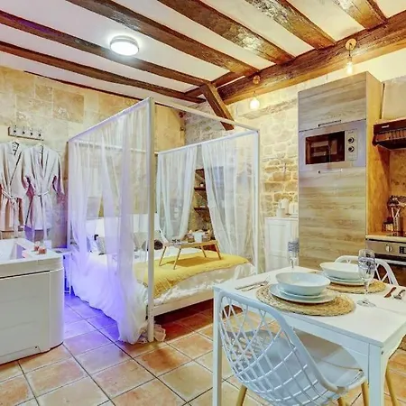 L'evasion I Bed&spa I Jacuzzi I Cozy I Hypercentre I Rent Immo Appartamento *