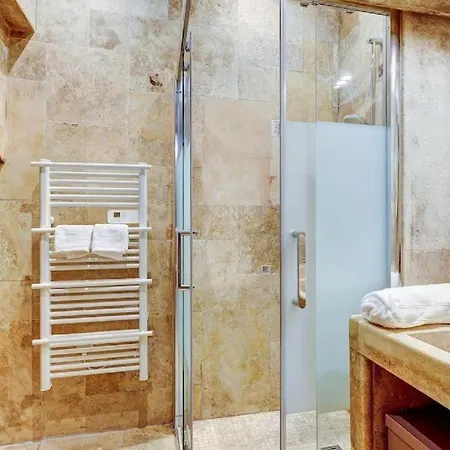 L'evasion I Bed&spa I Jacuzzi I Cozy I Hypercentre I Rent Immo Dijon