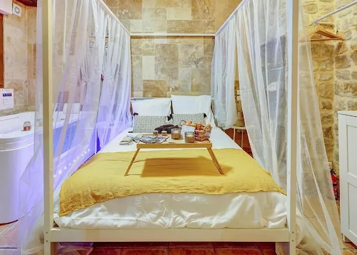 L'evasion I Bed&spa I Jacuzzi I Cozy I Hypercentre I Rent Immo 公寓 *